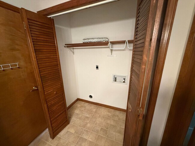 Building Photo - Big on Space. Big on Convenience. Big on Comfort.