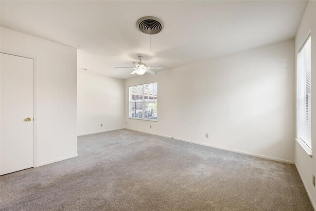 Building Photo - 6706 Willamette Dr