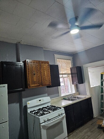 Primary Photo - 459 Eichelberger St