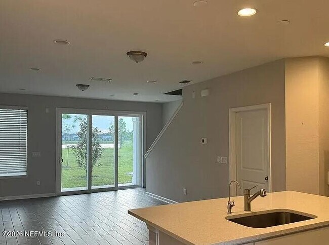 Building Photo - 378 Brandon Lks Dr