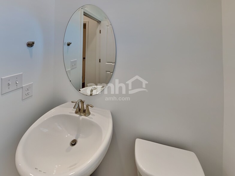 Building Photo - 5320 Trust Dr