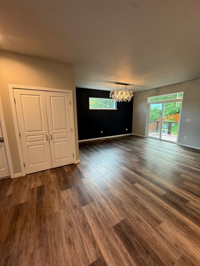 Building Photo - Stunning home in desirable Eagle River neighborhood