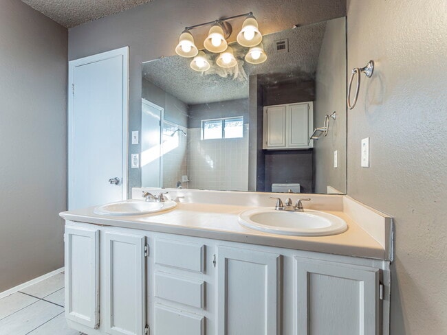 Building Photo - 13806 Letti Ln