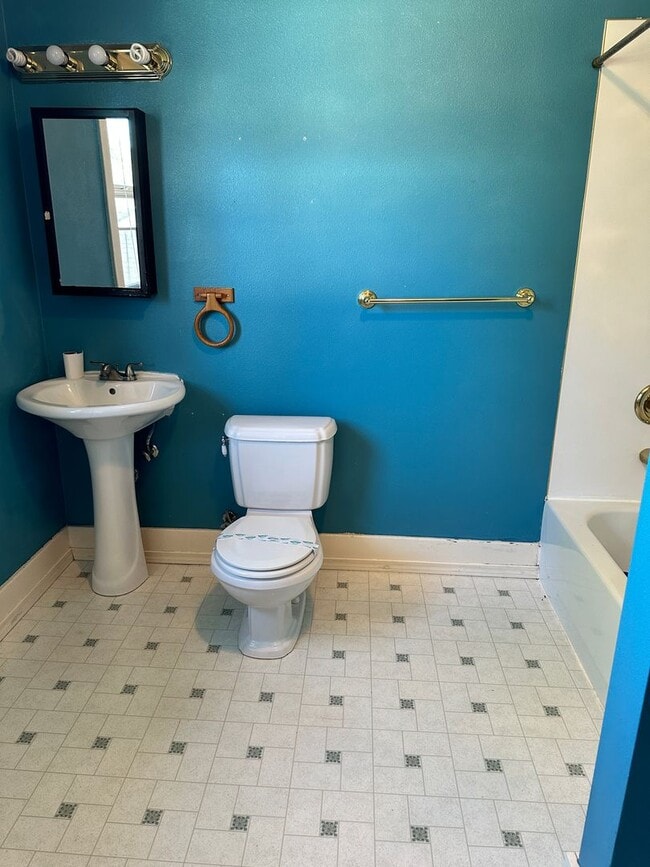 Building Photo - Classy Duplex in Desirable Tacoma area - Close to 6th ****COMING SOON***