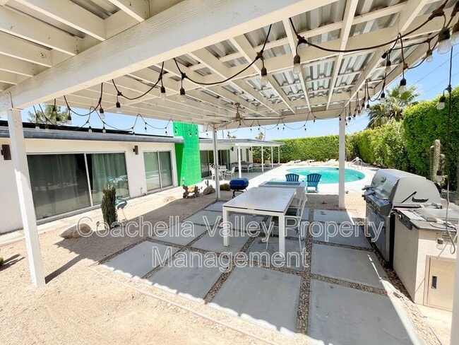 Building Photo - 2719 E Ventura Rd