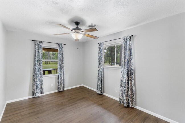 Building Photo - 14519 Oakleaf Dr