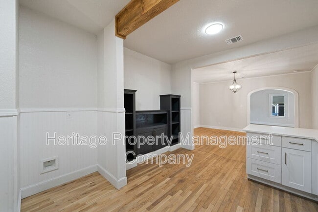 Building Photo - 603 E Evergreen St