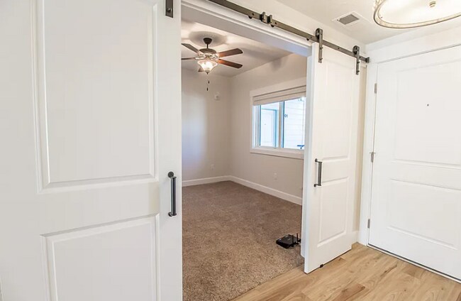 Building Photo - Beautiful river front condo move in ready!