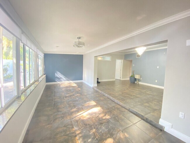 Building Photo - 701 Denton Rd