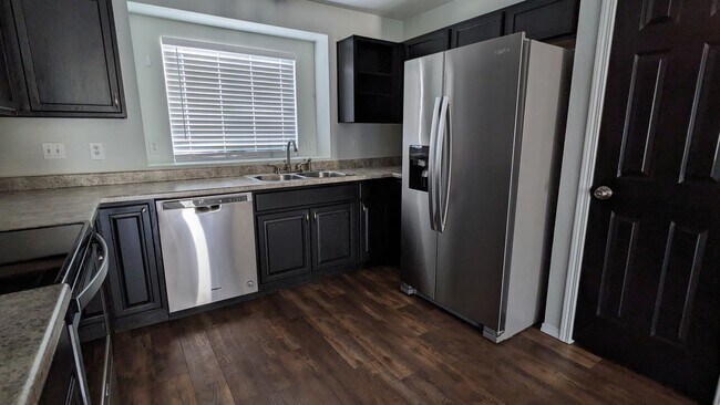 Building Photo - 5444 Hicks Dr