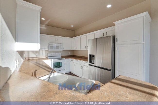 Building Photo - Wonderful 4BD 3.5BTH 2GAR Home in Lehi