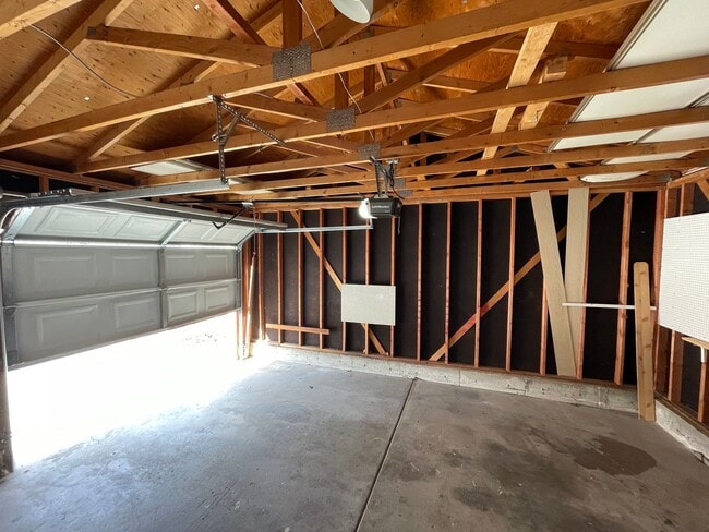 Building Photo - 2406 Bowen St