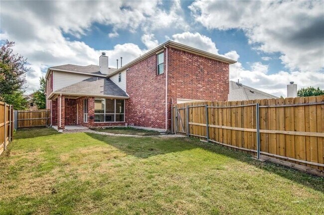 Building Photo - 13553 Valley Mills Dr