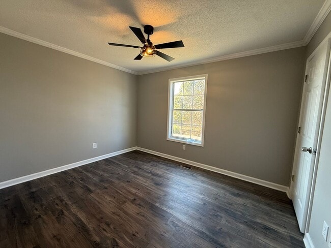 Building Photo - 4 Bedrooms, 3 Bathrooms with potential 5th Bedroom and Loft/Office in Euharlee! **MOVE-IN SPECIAL**