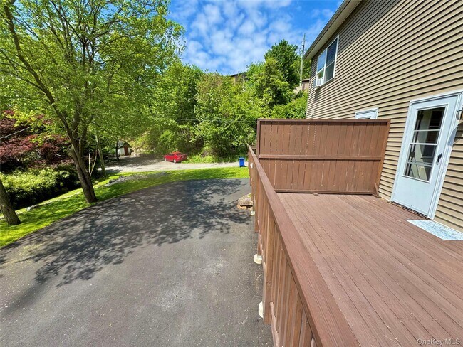 Building Photo - 27 Hemlock St