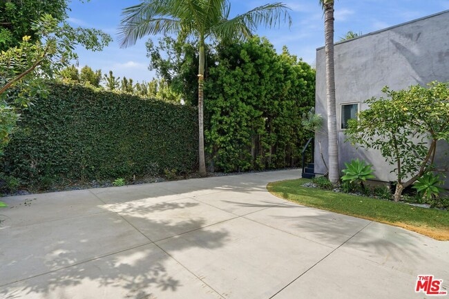 Building Photo - 460 N La Jolla Ave