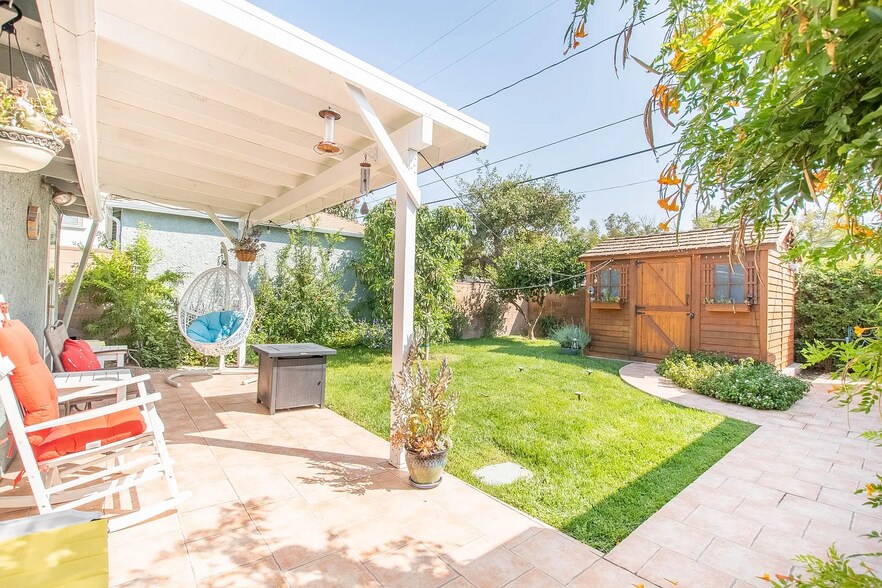 Building Photo - 2120 N Valley St