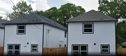 Building Photo - Your dream home awaits!