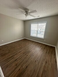 Building Photo - S204