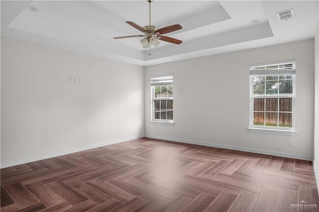 Building Photo - 1413 E St Francis Ave