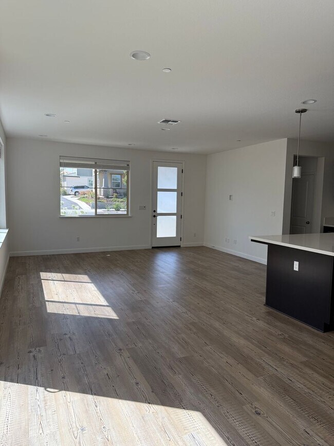 Building Photo - 2460 Cinnabar Dr