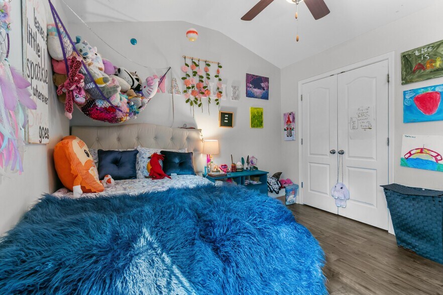 Building Photo - 230 Parrish Ln