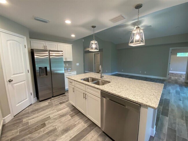 Building Photo - 129 Glades Dr