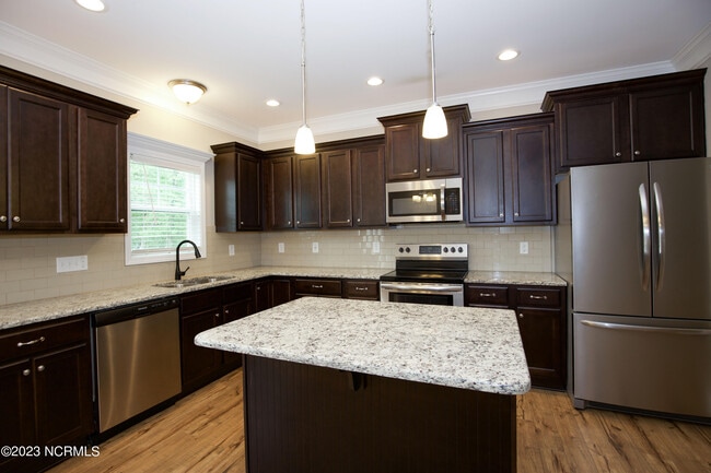 Building Photo - 721 Thrush Dr