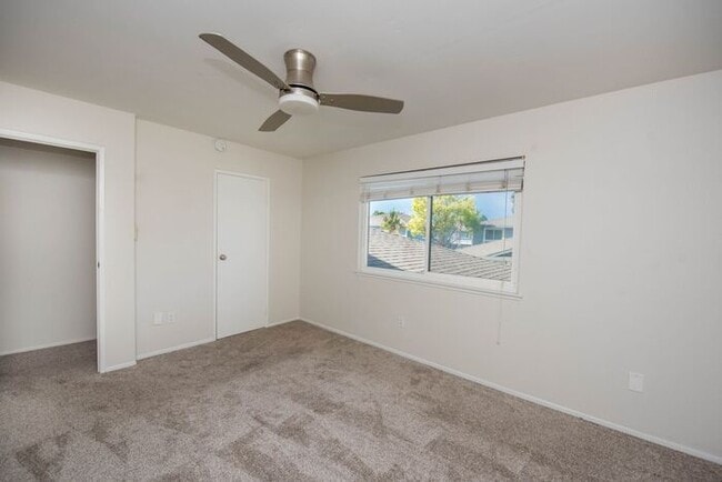 Building Photo - Huntington Beach Townhouse