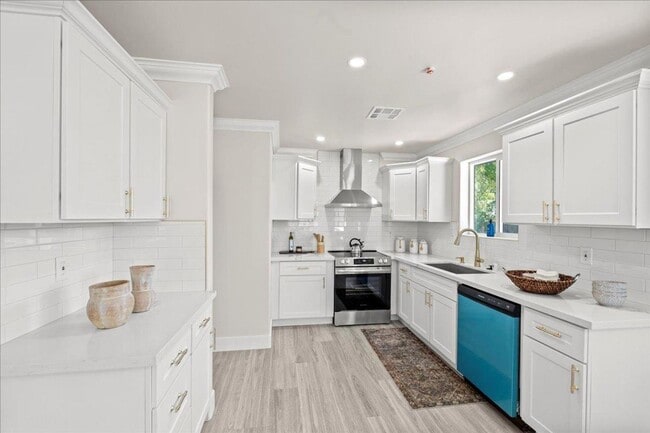 Building Photo - 4BR Home on 0.35-Acre Lot | Owned Solar