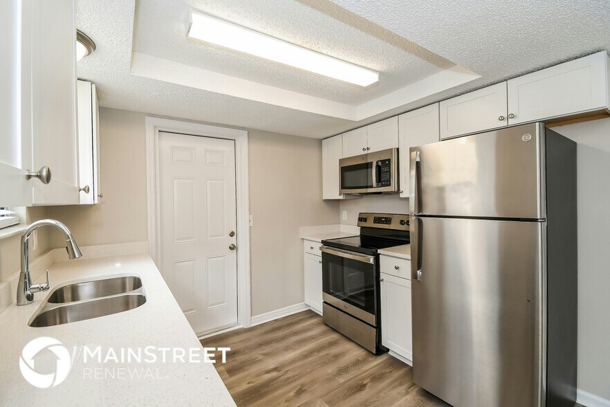 Building Photo - 6472 Dickens Dr