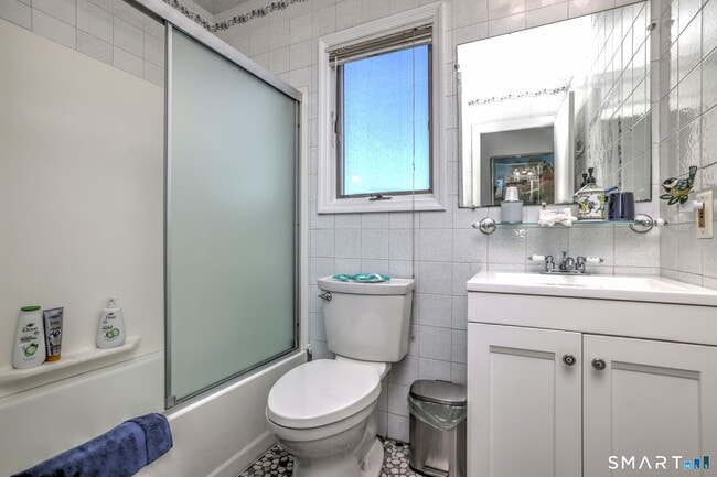 Building Photo - 25 Milford Point Rd