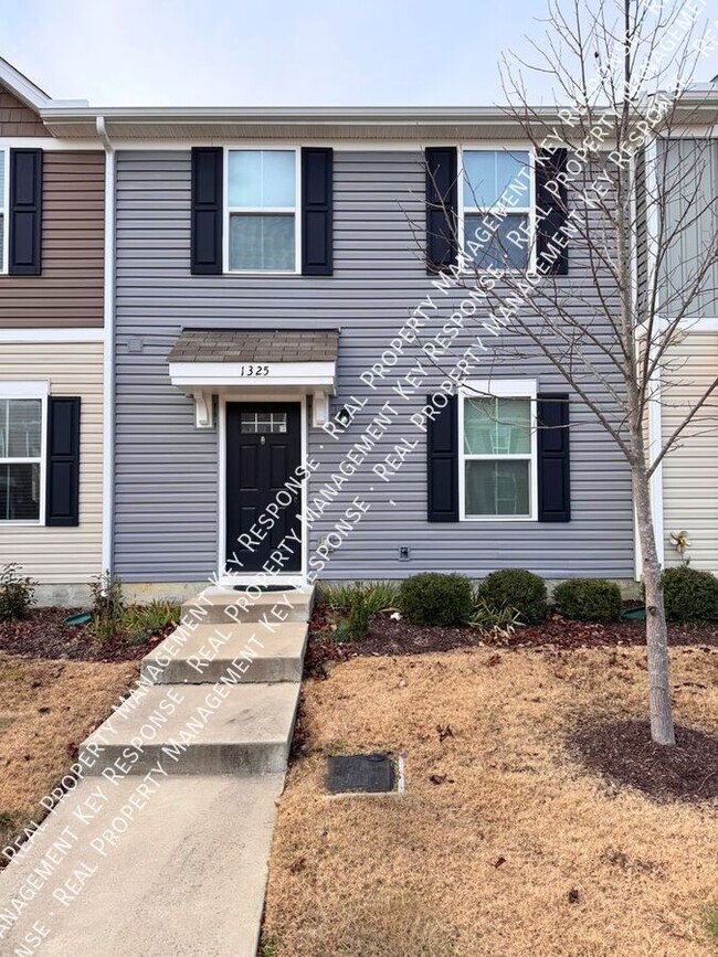 Primary Photo - Lovely 3 bedroom 2.5 bath townhome close t...