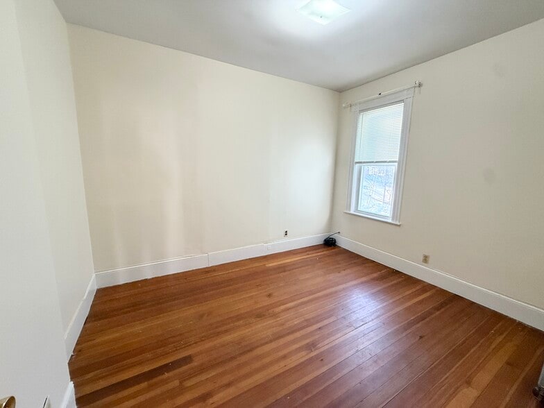 Building Photo - 144 Hillside St