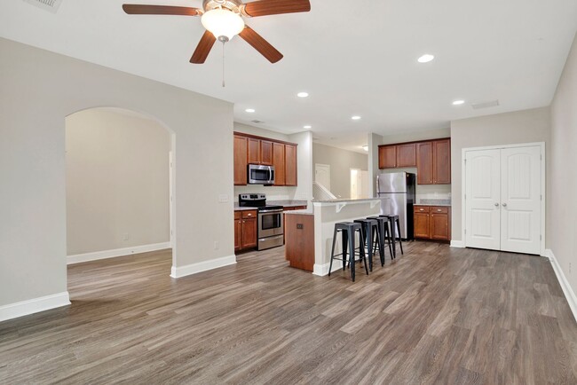 Building Photo - Townhome for Rent