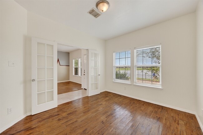 Building Photo - 20747 Settlers Lake Cir N