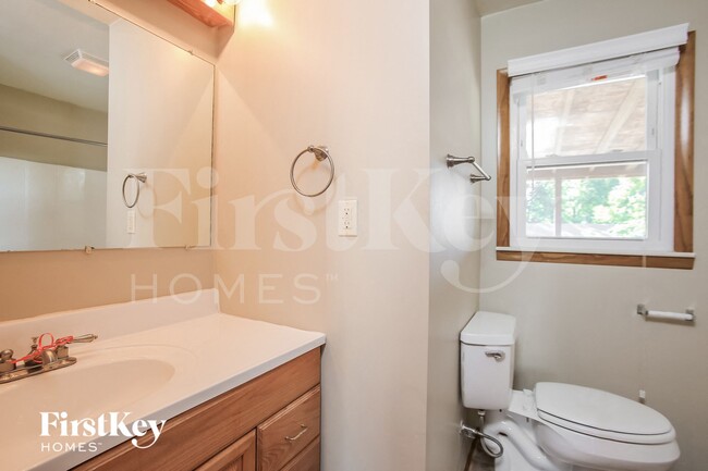 Building Photo - 1012 Magnolia W