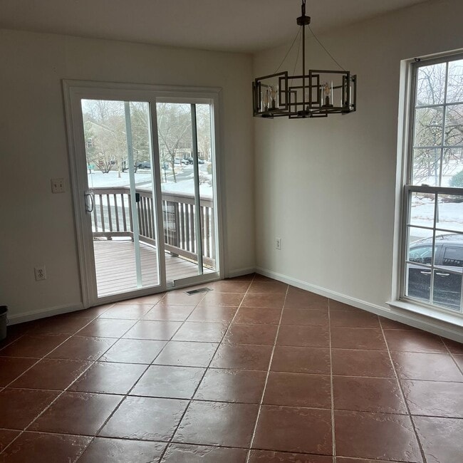 Building Photo - Large 4-bedroom Townhouse Odenton