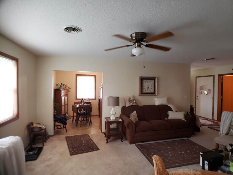 Building Photo - 1103 Sandra Ct