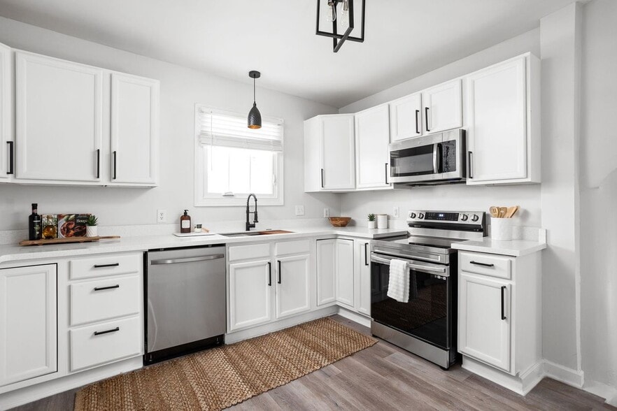 Building Photo - 4001 Broadway St