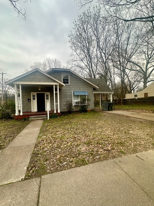 Building Photo - 670 Goodman St