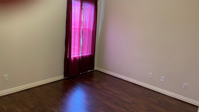 Building Photo - 3518 Ewing Dr