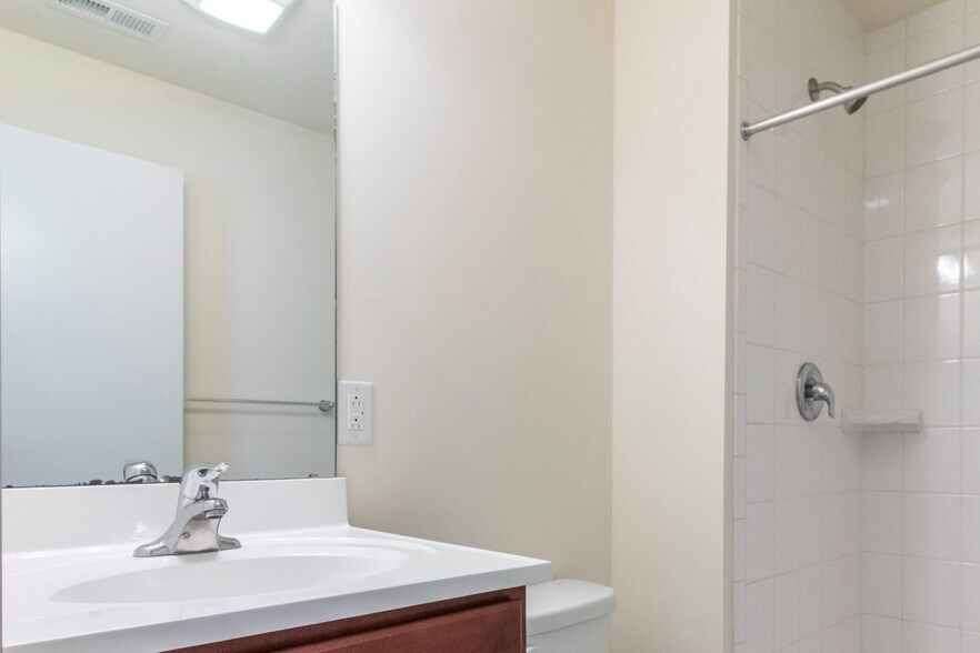 Building Photo - 1901 N 7th St