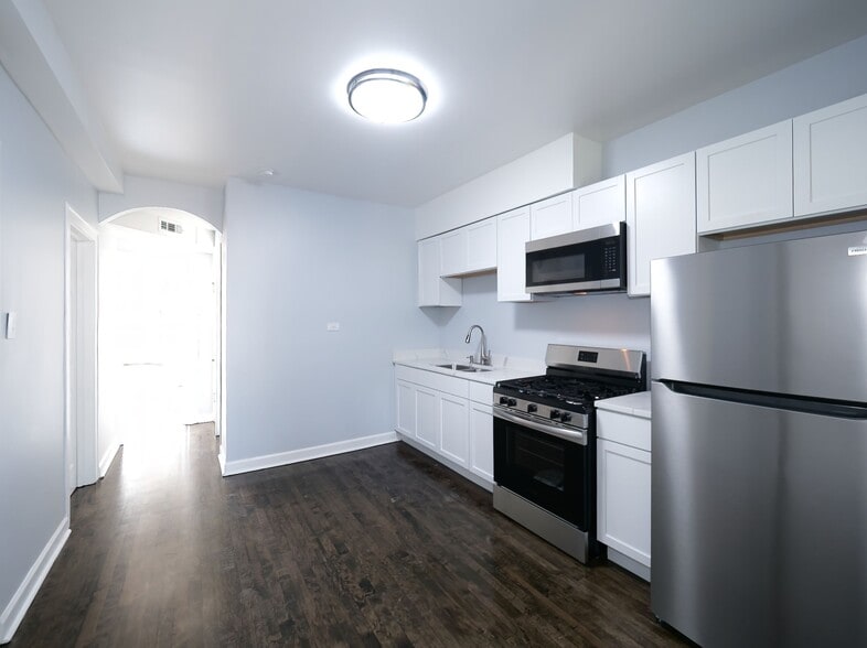 Eat in kitchen - 5351 S Laflin St
