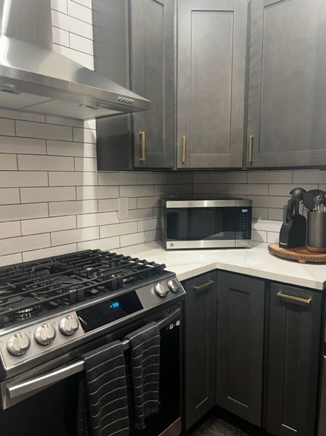 Building Photo - 2bd, 2ba Reno Bungalow in the Riverwalk Di...