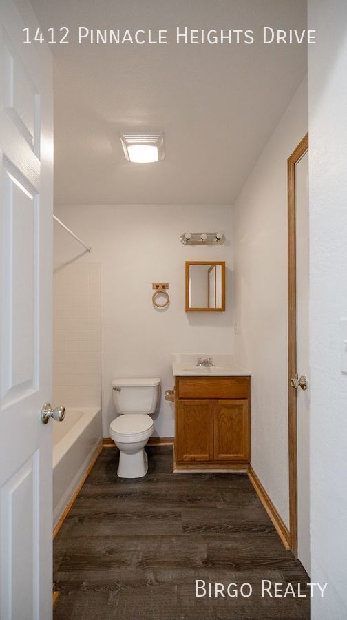 Building Photo - Move in Special! First Month's Rent is Fre...