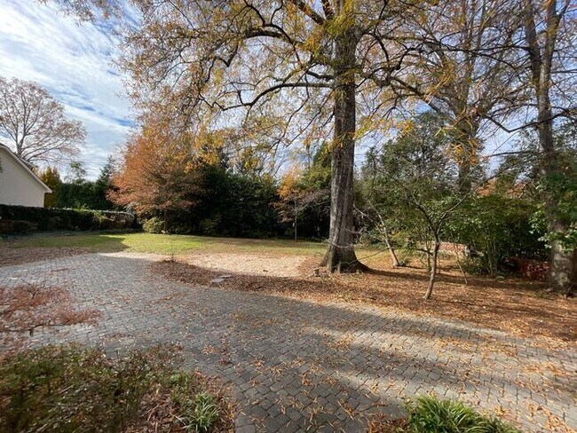 Building Photo - T. R. Lawing Realty Property
