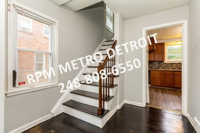 Building Photo - Traditonal 3-Bedroom Colonial Home in Detroit