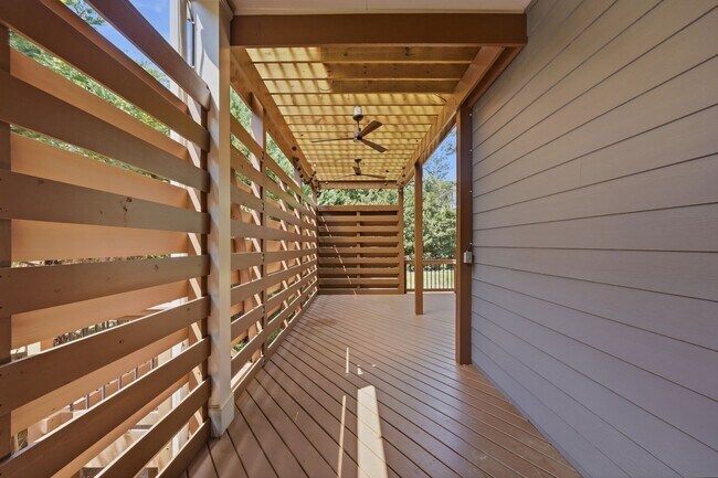 Building Photo - 520 Iverson Way