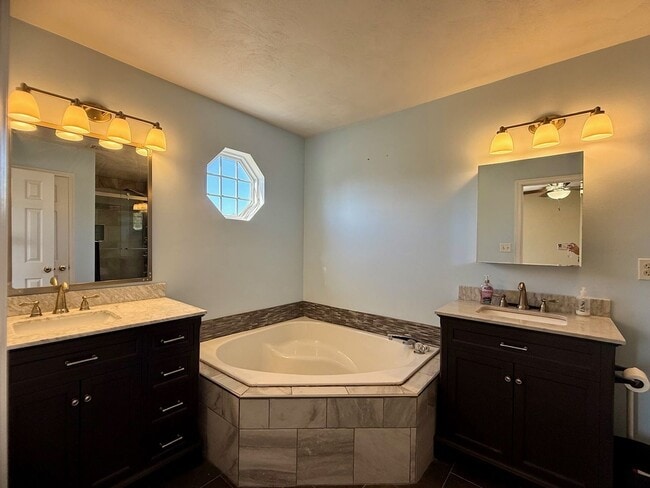 Building Photo - Beautiful 4 Bedroom Home for Rent – Pet Fr...